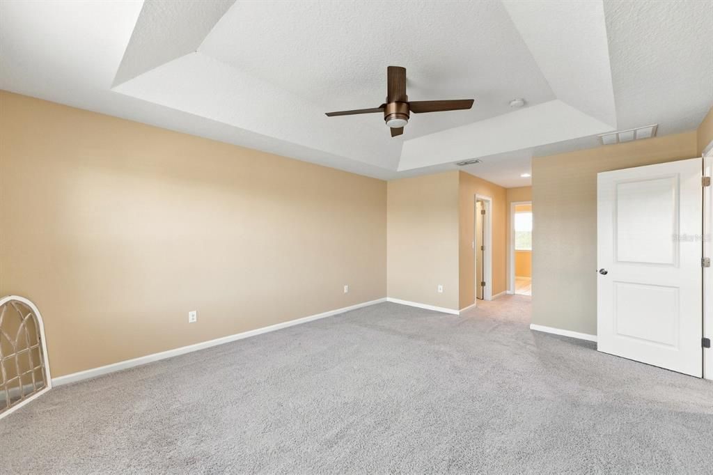 En Venta: $559,900 (4 camas, 2 baños, 3047 Pies cuadrados)
