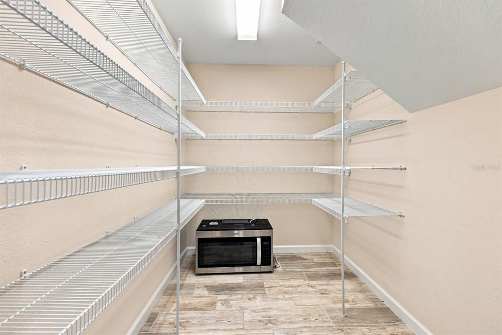 En Venta: $559,900 (4 camas, 2 baños, 3047 Pies cuadrados)
