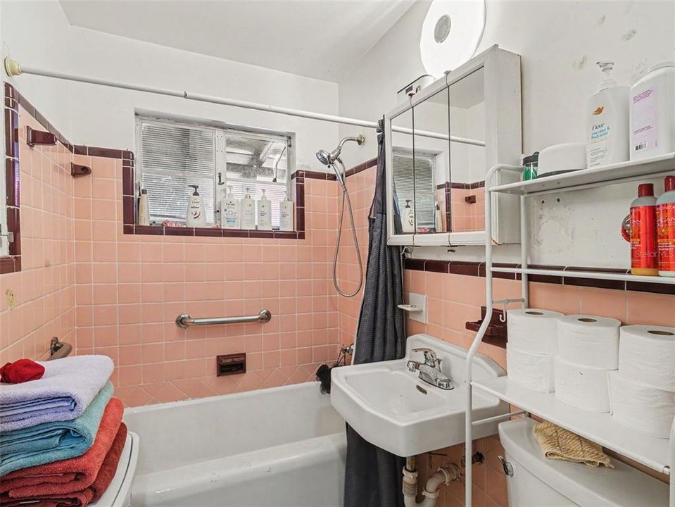 На продажу: $299,999 (3 спален, 2 ванн, 1575 Квадратных фут)