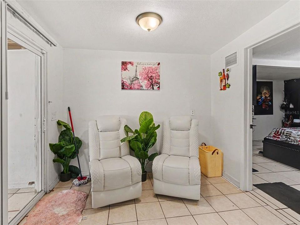 На продажу: $299,999 (3 спален, 2 ванн, 1575 Квадратных фут)