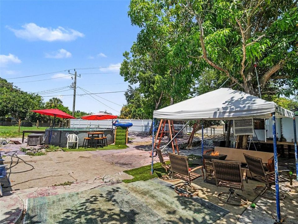 На продажу: $299,999 (3 спален, 2 ванн, 1575 Квадратных фут)