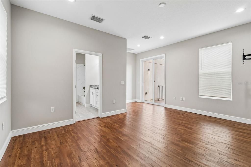 En Venta: $584,500 (3 camas, 3 baños, 2593 Pies cuadrados)