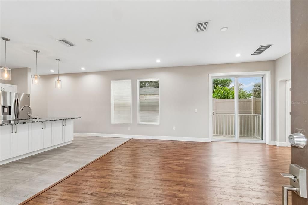 En Venta: $584,500 (3 camas, 3 baños, 2593 Pies cuadrados)