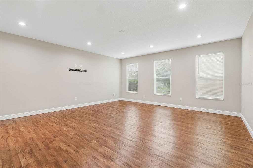 En Venta: $584,500 (3 camas, 3 baños, 2593 Pies cuadrados)