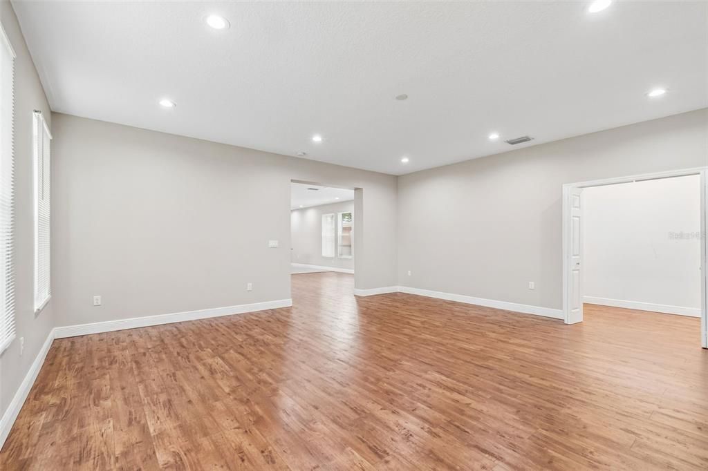 En Venta: $584,500 (3 camas, 3 baños, 2593 Pies cuadrados)