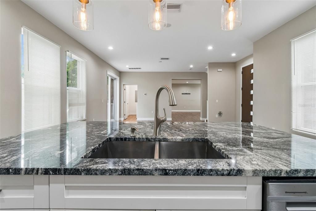 En Venta: $584,500 (3 camas, 3 baños, 2593 Pies cuadrados)
