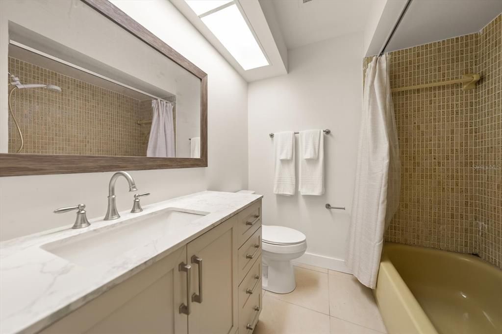 En Venta: $449,000 (4 camas, 0 baños, 1980 Pies cuadrados)