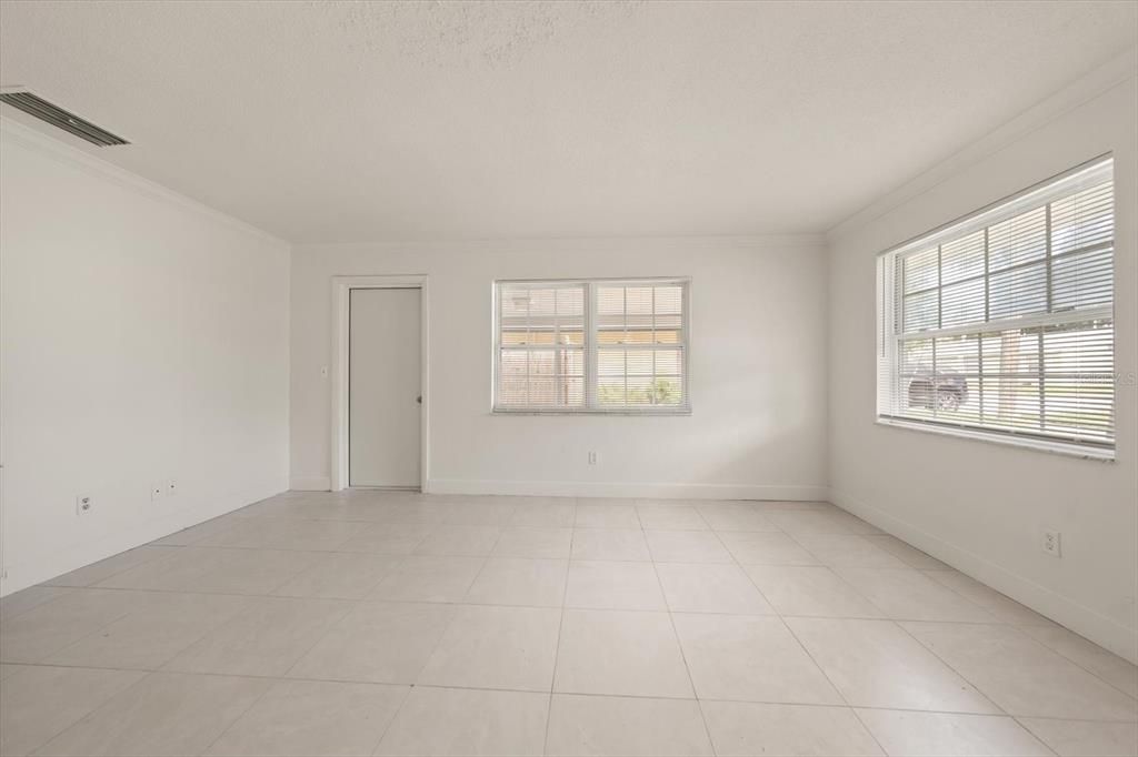 En Venta: $449,000 (4 camas, 0 baños, 1980 Pies cuadrados)