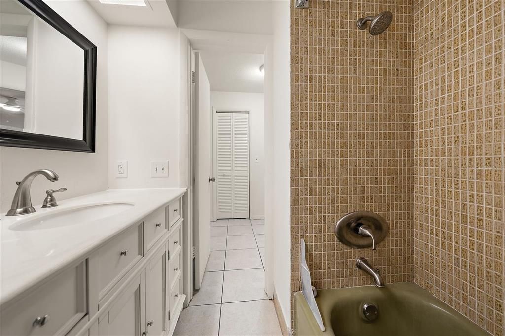 En Venta: $449,000 (4 camas, 0 baños, 1980 Pies cuadrados)