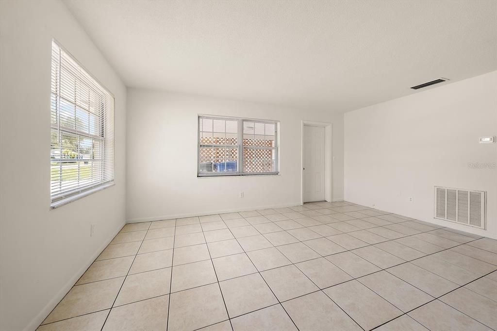 En Venta: $449,000 (4 camas, 0 baños, 1980 Pies cuadrados)