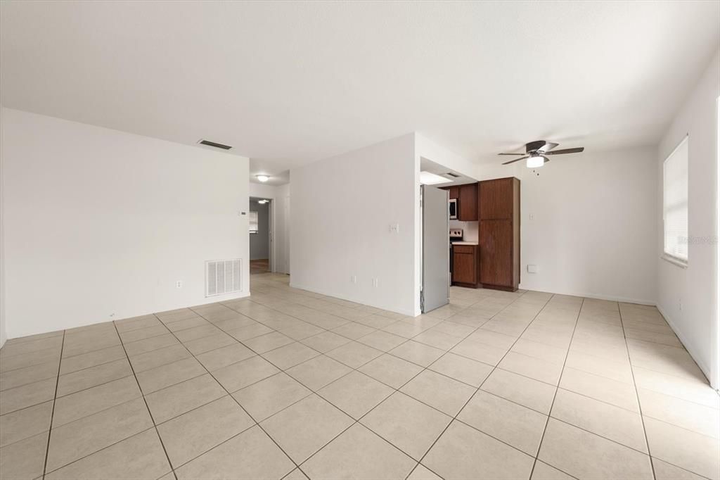 En Venta: $449,000 (4 camas, 0 baños, 1980 Pies cuadrados)