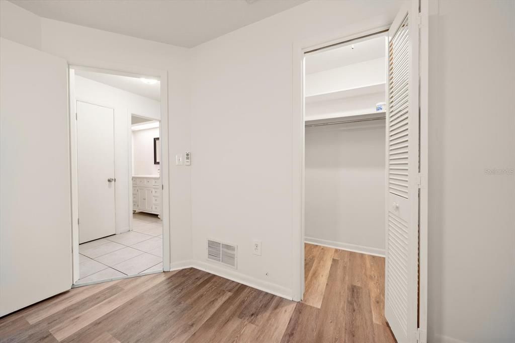 En Venta: $449,000 (4 camas, 0 baños, 1980 Pies cuadrados)