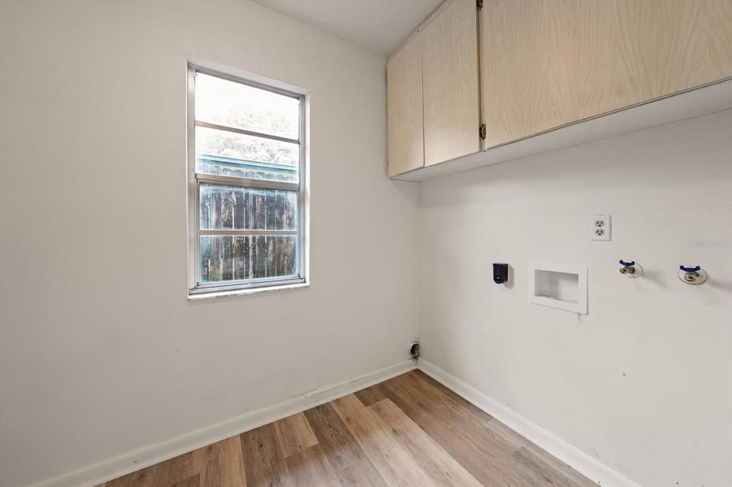 En Venta: $449,000 (4 camas, 0 baños, 1980 Pies cuadrados)