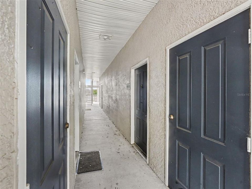 For Sale: $135,000 (1 beds, 1 baths, 808 Square Feet)