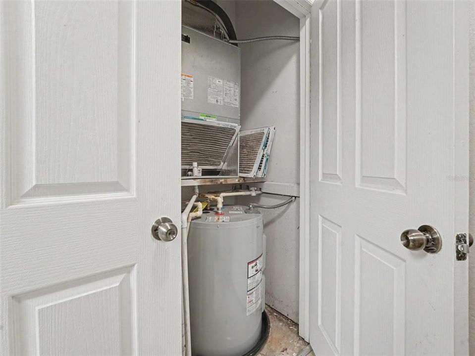 For Sale: $135,000 (1 beds, 1 baths, 808 Square Feet)