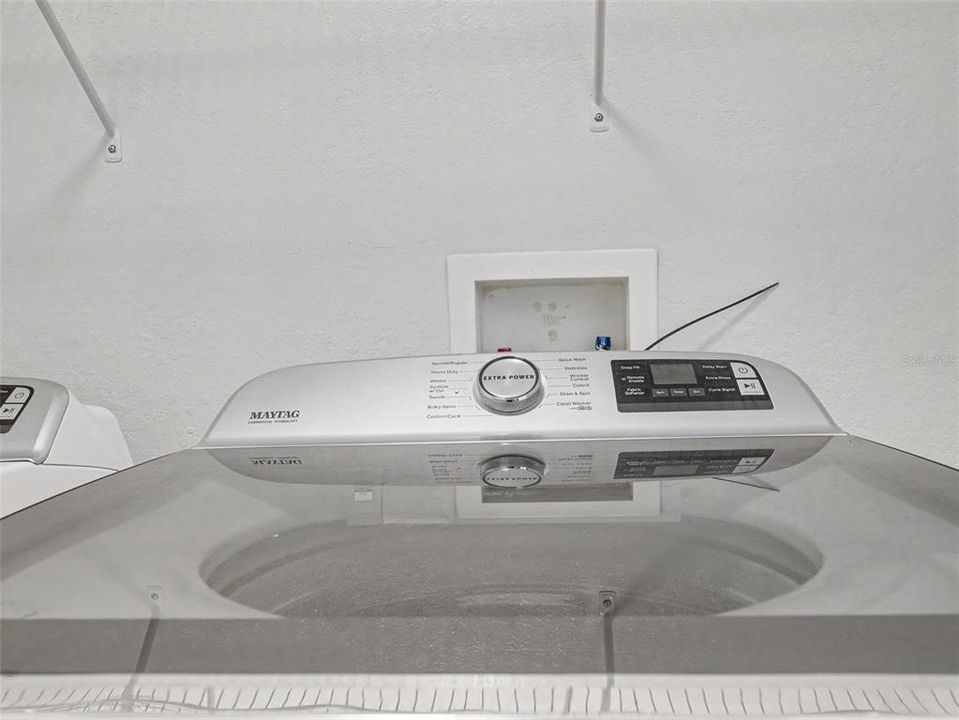For Sale: $135,000 (1 beds, 1 baths, 808 Square Feet)
