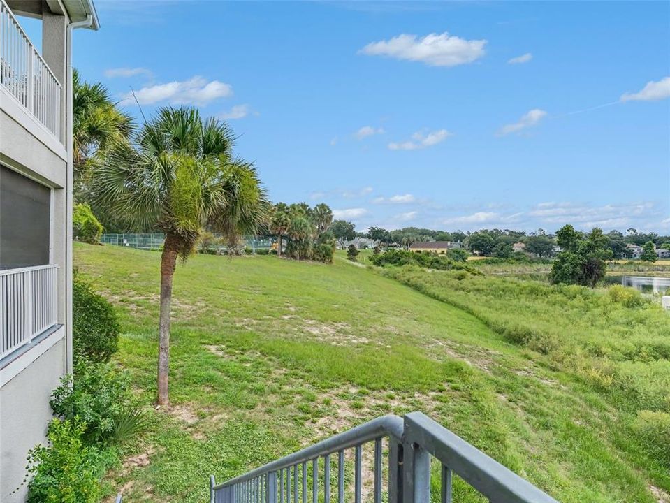 For Sale: $135,000 (1 beds, 1 baths, 808 Square Feet)