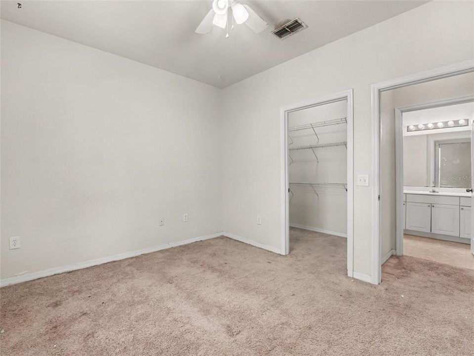 For Sale: $135,000 (1 beds, 1 baths, 808 Square Feet)