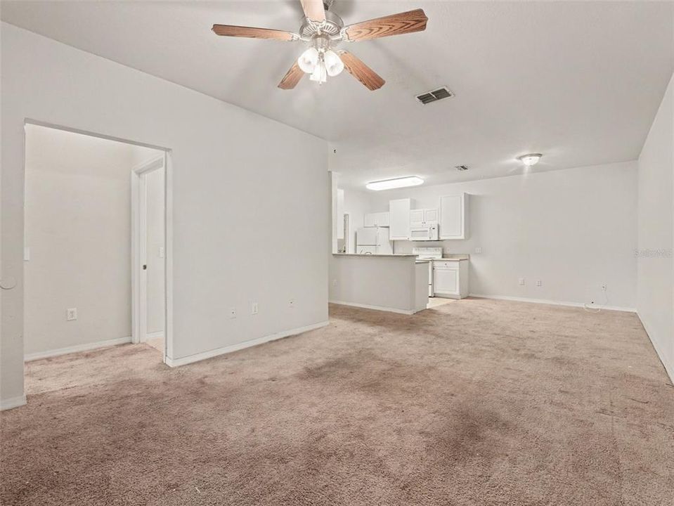 For Sale: $135,000 (1 beds, 1 baths, 808 Square Feet)