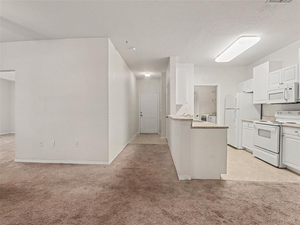 For Sale: $135,000 (1 beds, 1 baths, 808 Square Feet)