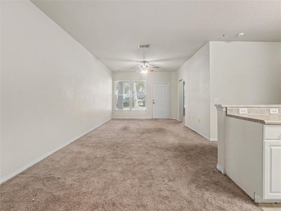 For Sale: $135,000 (1 beds, 1 baths, 808 Square Feet)