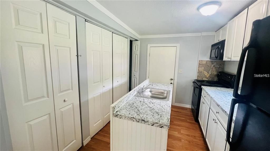 For Rent: $1,600 (3 beds, 2 baths, 828 Square Feet)