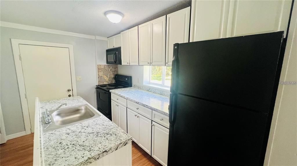 For Rent: $1,600 (3 beds, 2 baths, 828 Square Feet)