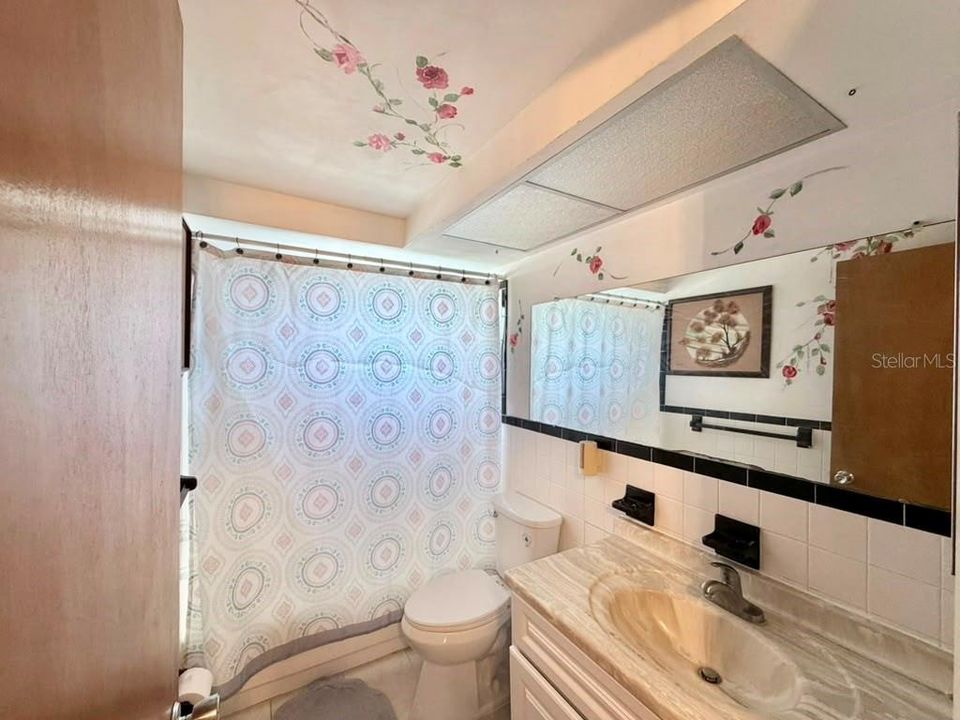 В аренду: $1,800 (2 спален, 1 ванн, 1275 Квадратных фут)