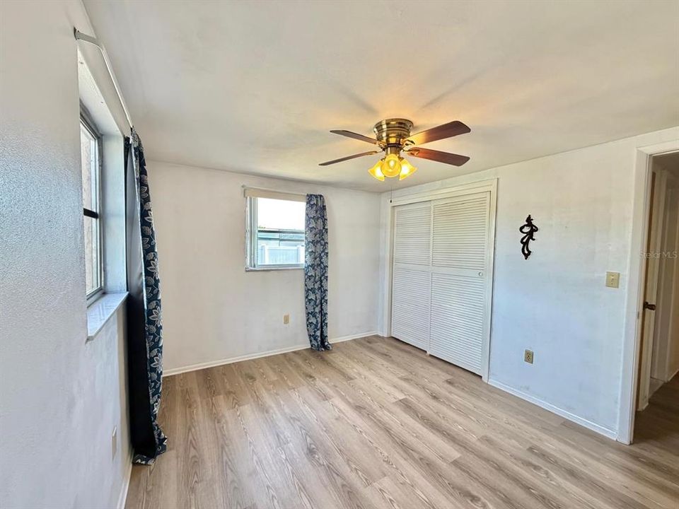 В аренду: $1,800 (2 спален, 1 ванн, 1275 Квадратных фут)