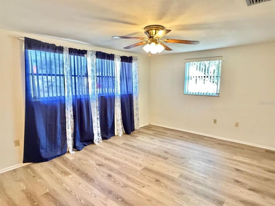 В аренду: $1,800 (2 спален, 1 ванн, 1275 Квадратных фут)