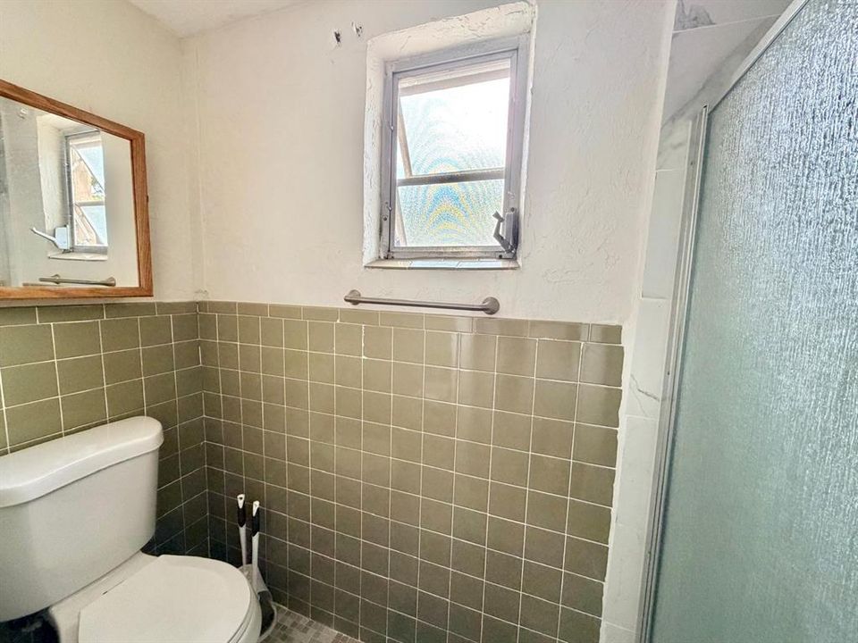 В аренду: $1,800 (2 спален, 1 ванн, 1275 Квадратных фут)