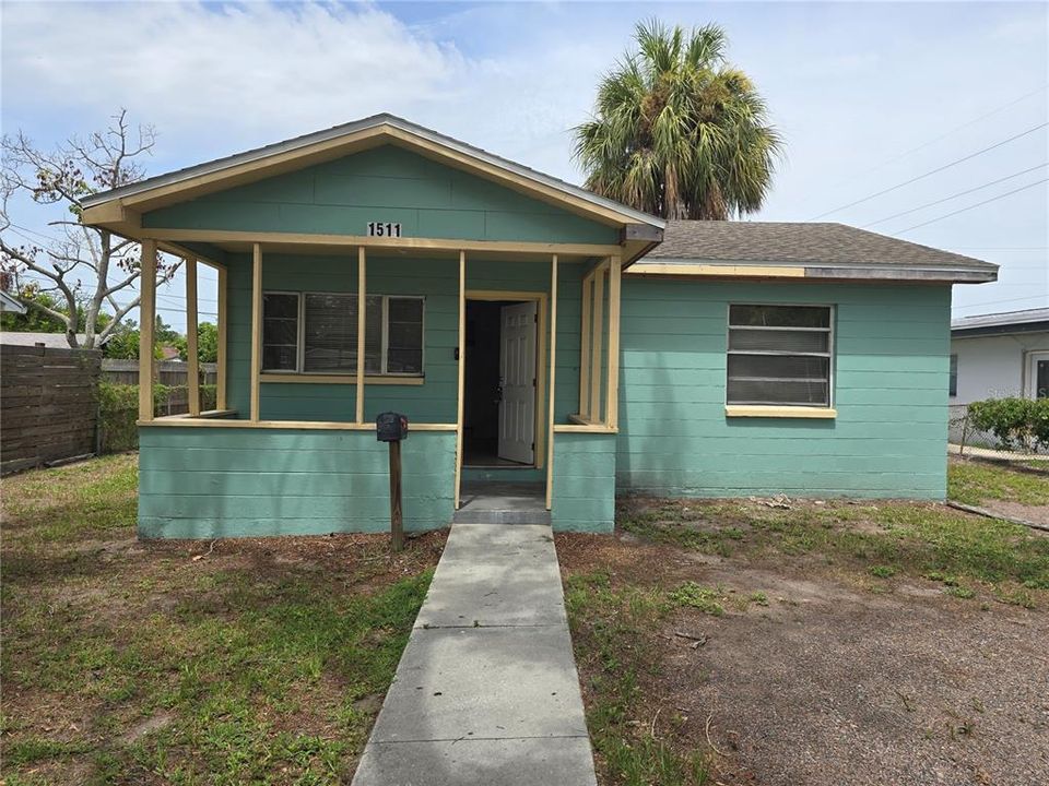 На продажу: $175,000 (2 спален, 1 ванн, 704 Квадратных фут)