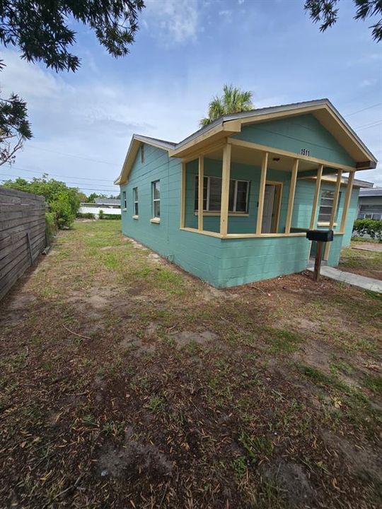 На продажу: $175,000 (2 спален, 1 ванн, 704 Квадратных фут)