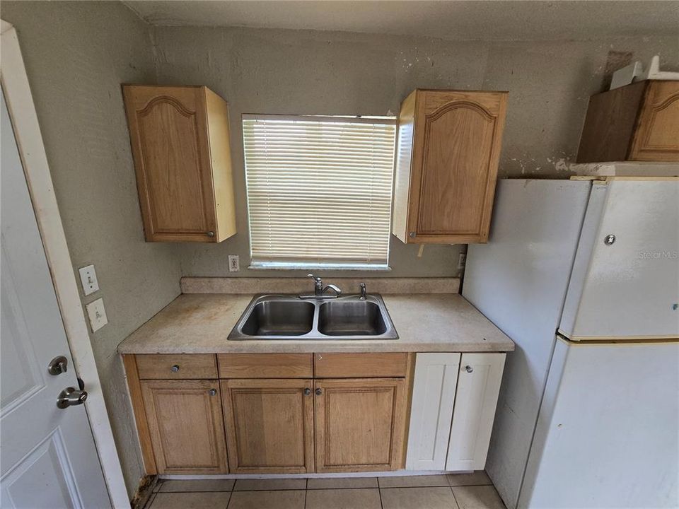 На продажу: $175,000 (2 спален, 1 ванн, 704 Квадратных фут)