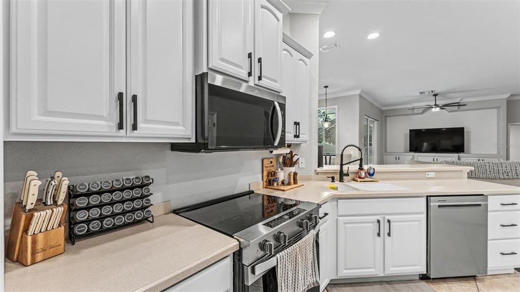 Activo con contrato: $505,000 (4 camas, 3 baños, 2400 Pies cuadrados)