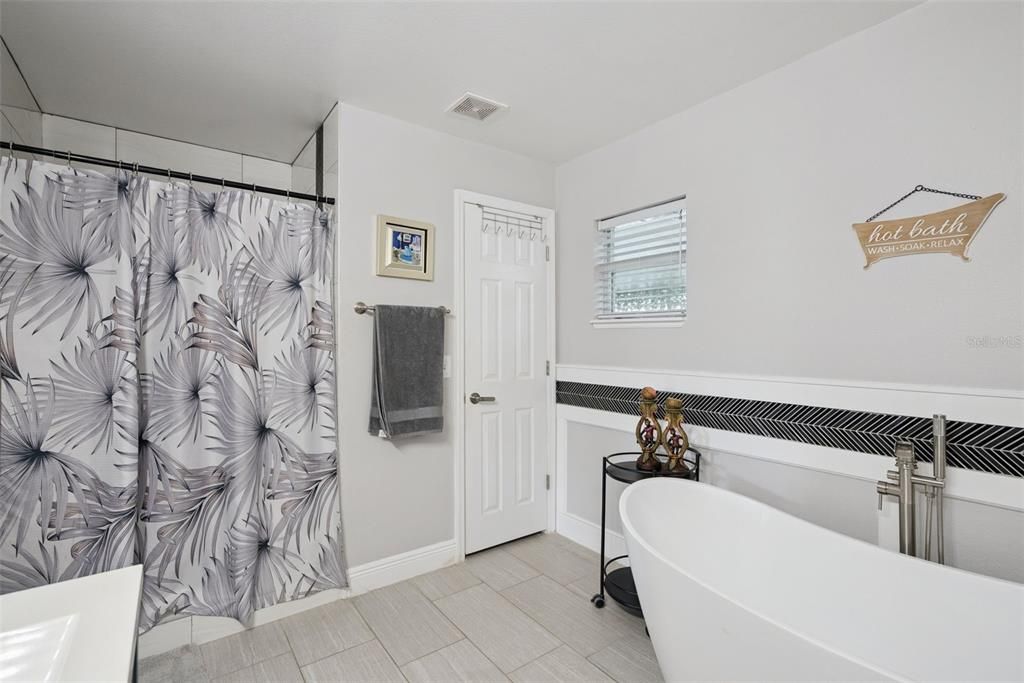 Под контрактом: $385,000 (4 спален, 2 ванн, 2150 Квадратных фут)
