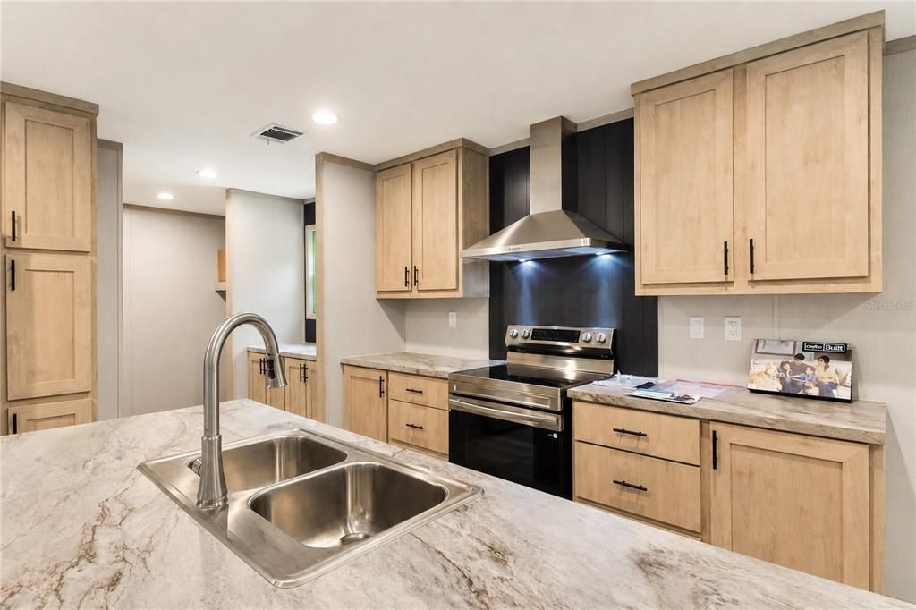 For Sale: $254,000 (3 beds, 2 baths, 1568 Square Feet)