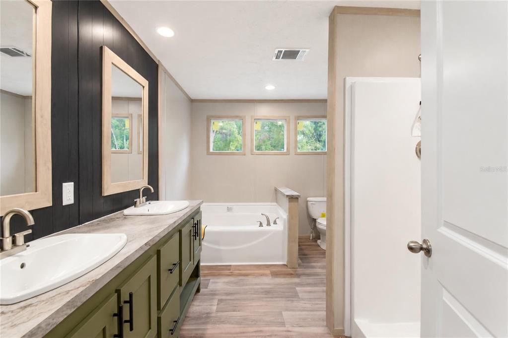 For Sale: $254,000 (3 beds, 2 baths, 1568 Square Feet)
