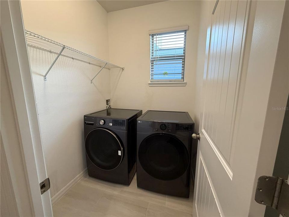 Activo con contrato: $2,800 (3 camas, 2 baños, 1705 Pies cuadrados)