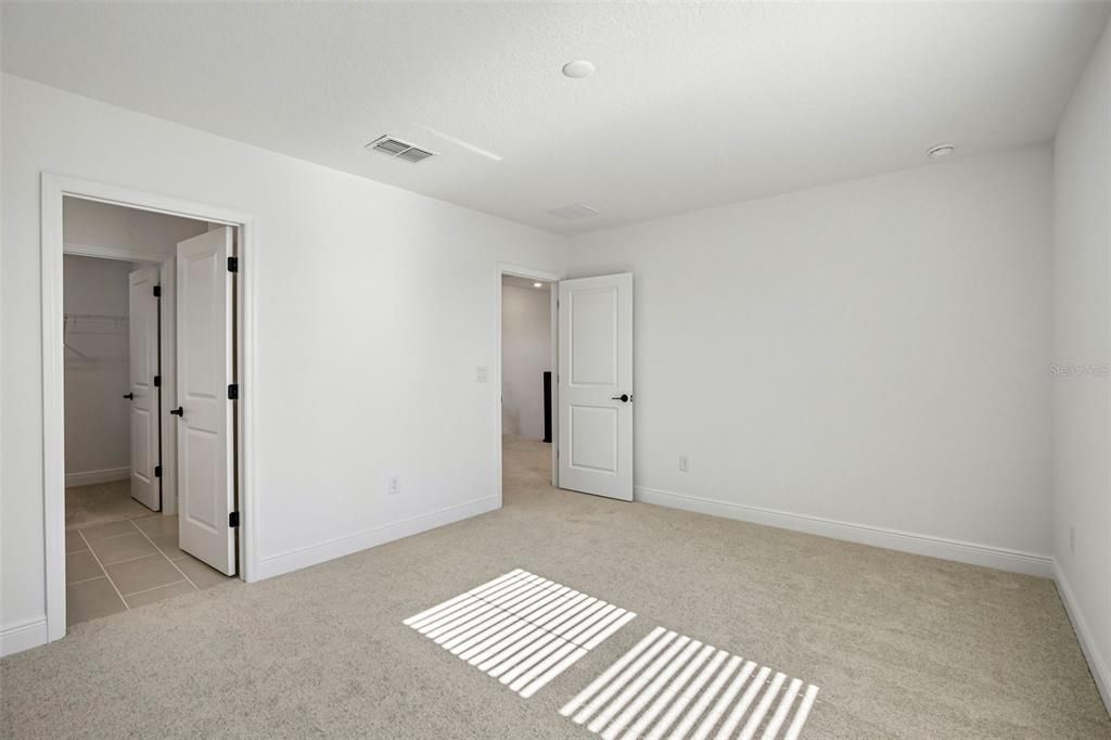 Active With Contract: $589,999 (3 beds, 3 baths, 2406 Square Feet)
