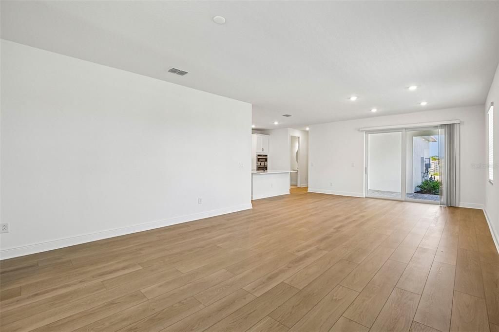 Active With Contract: $589,999 (3 beds, 3 baths, 2406 Square Feet)