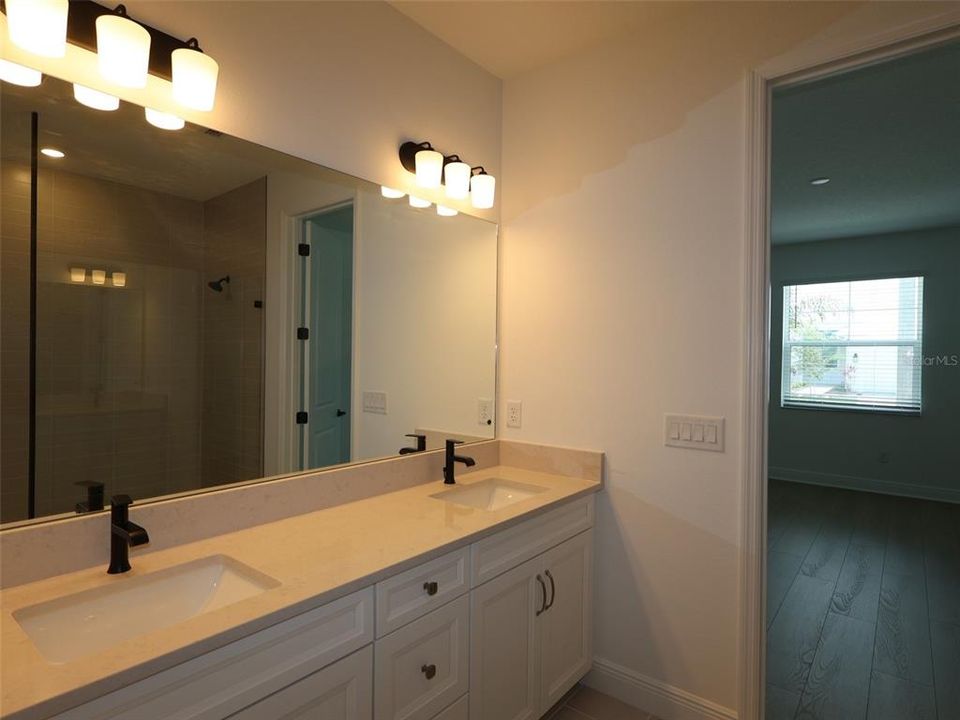 For Sale: $599,999 (3 beds, 3 baths, 2406 Square Feet)
