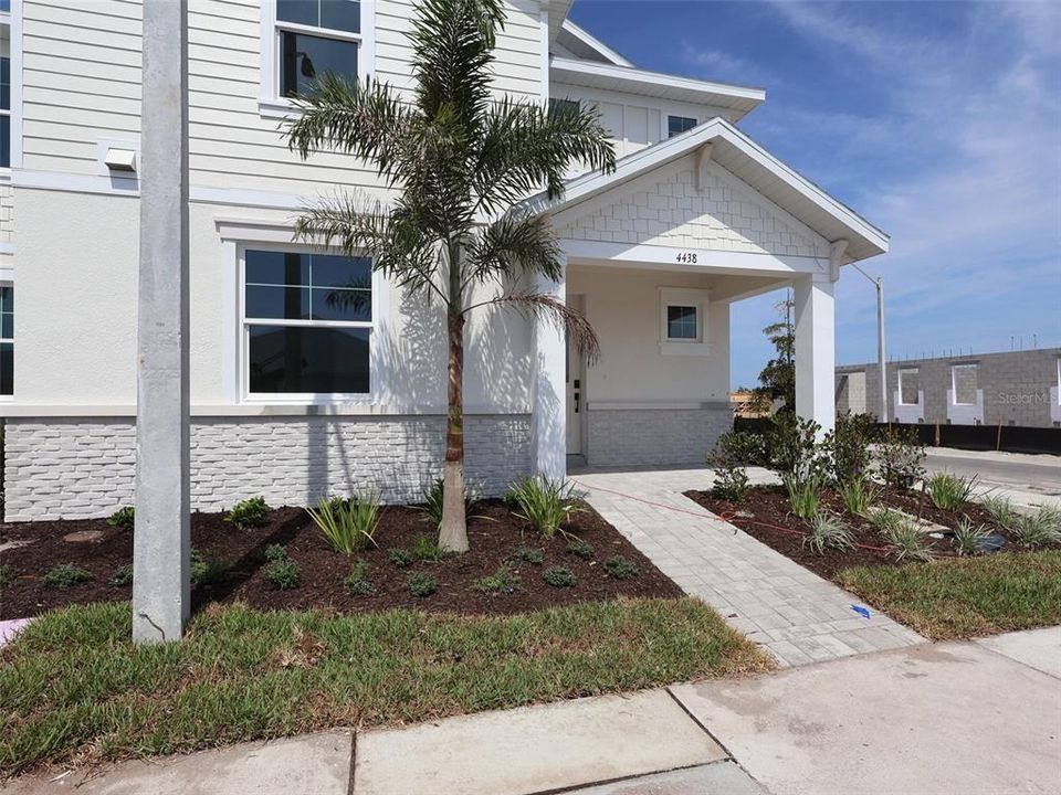 For Sale: $599,999 (3 beds, 3 baths, 2406 Square Feet)