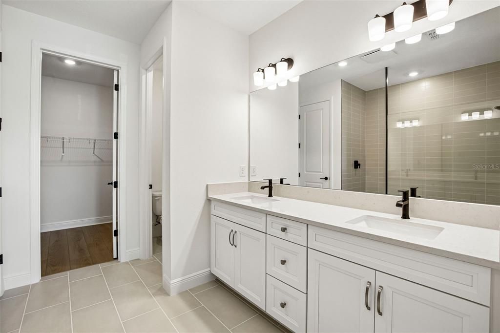 Active With Contract: $589,999 (3 beds, 3 baths, 2406 Square Feet)
