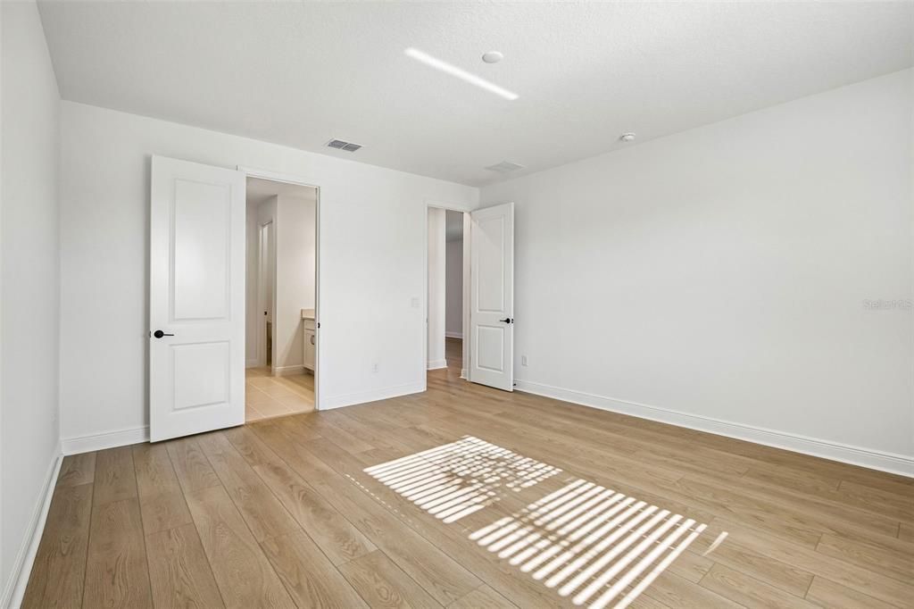 Active With Contract: $589,999 (3 beds, 3 baths, 2406 Square Feet)