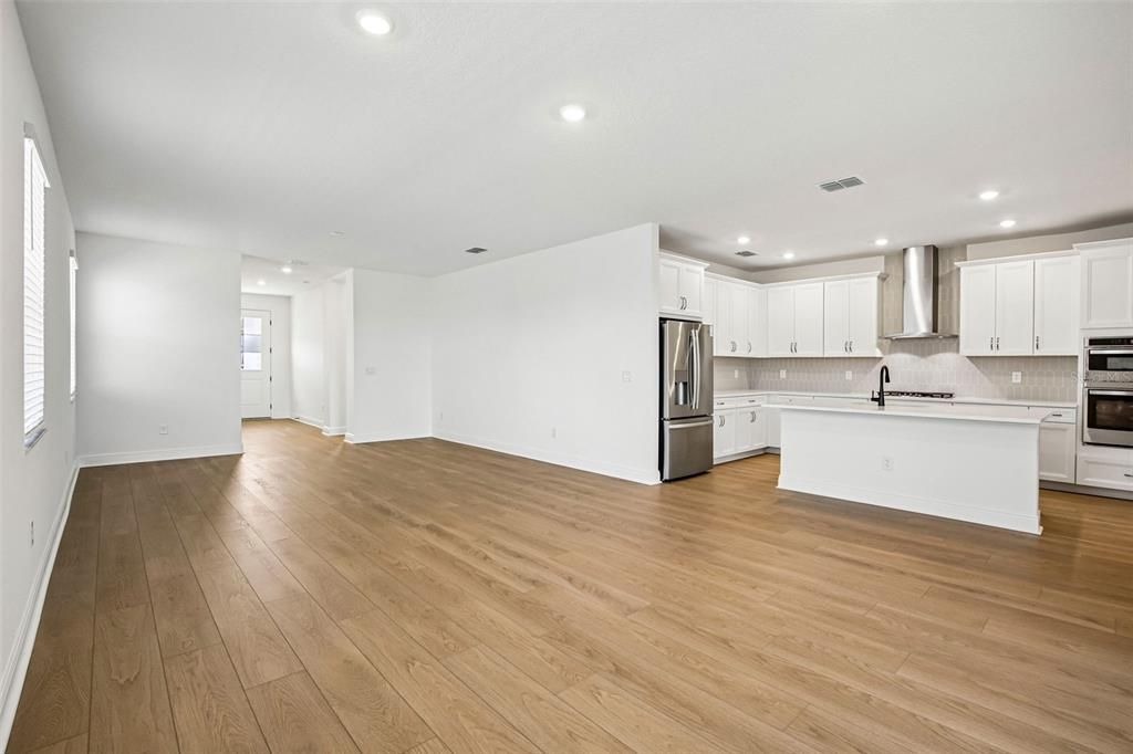Active With Contract: $589,999 (3 beds, 3 baths, 2406 Square Feet)