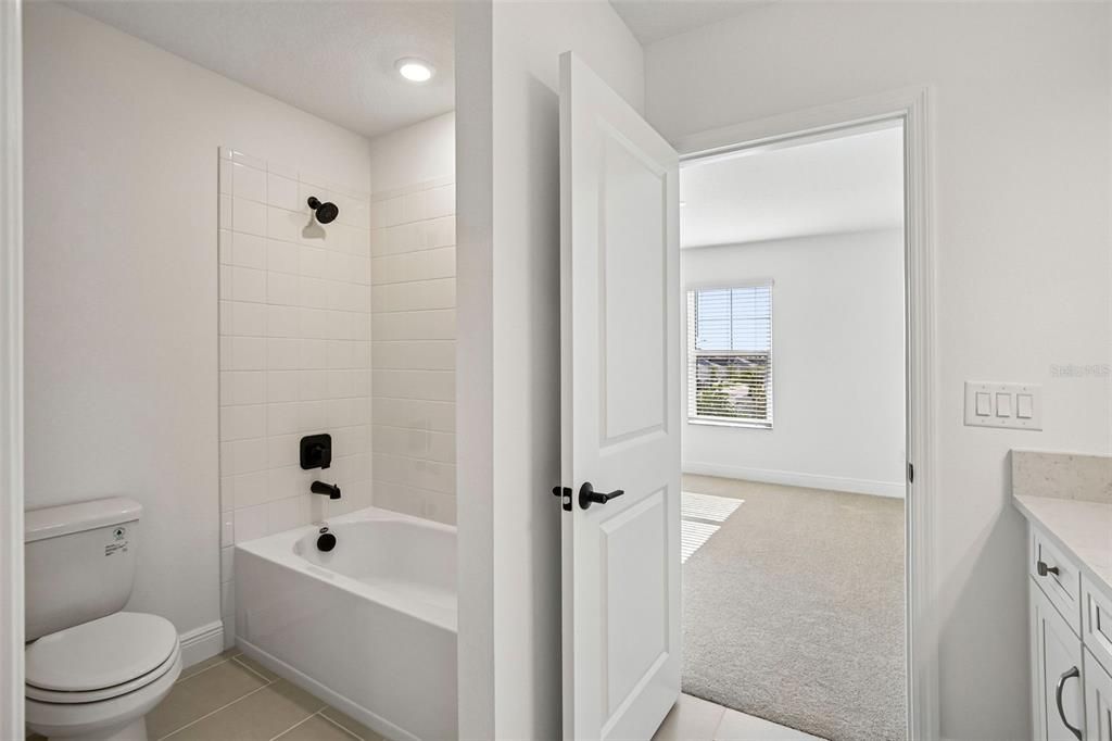 Active With Contract: $589,999 (3 beds, 3 baths, 2406 Square Feet)