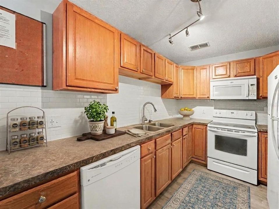 На продажу: $145,000 (3 спален, 2 ванн, 980 Квадратных фут)