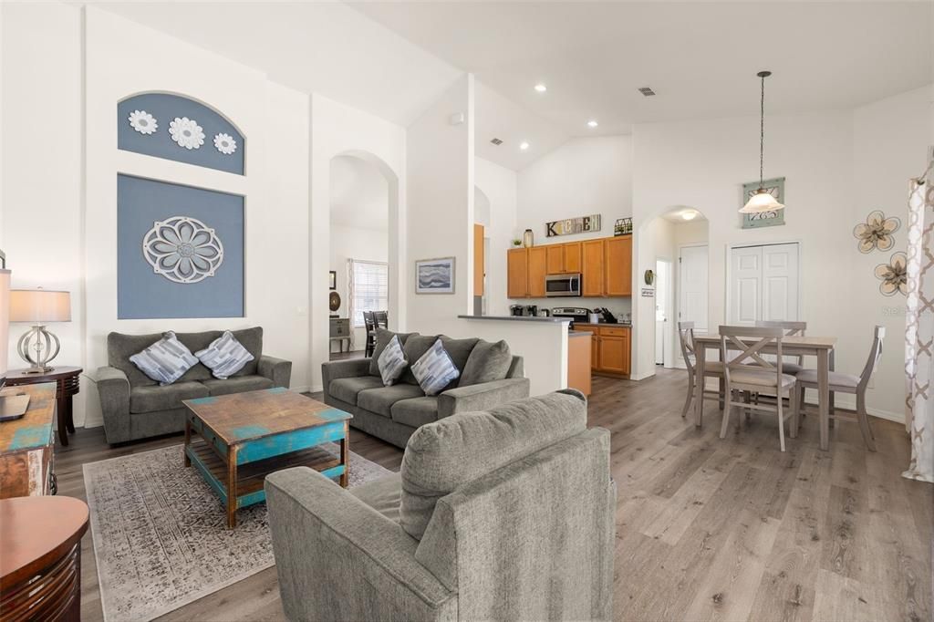 На продажу: $459,900 (5 спален, 3 ванн, 2196 Квадратных фут)