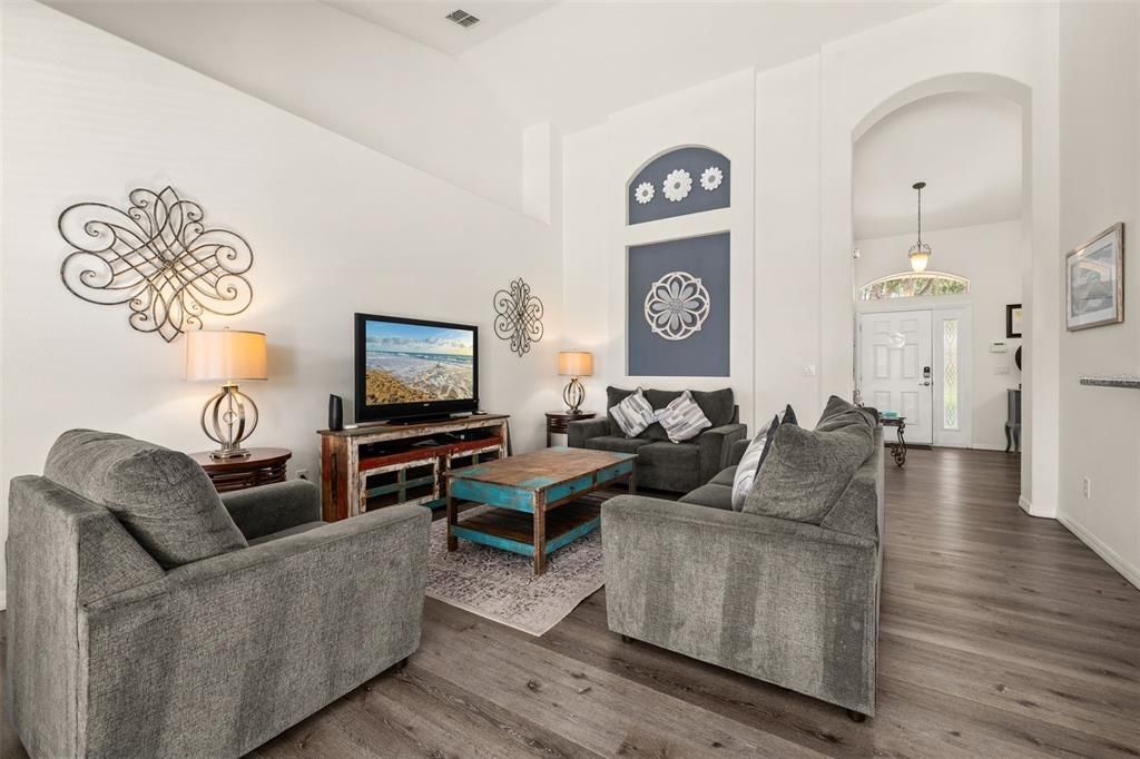 На продажу: $459,900 (5 спален, 3 ванн, 2196 Квадратных фут)
